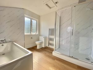 Family Bathroom- click for photo gallery
